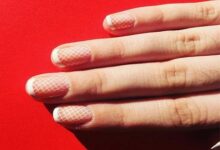 سنطلعك على كيفية التخلص من السواد تحت الاظافر، لتتمكني من استعادة صحتها وتتخلصي من الشوائب