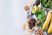 الأطعمة التي تعزز المزاج وتحارب الاكتئاب: دليل الخبراء للصحة النفسية