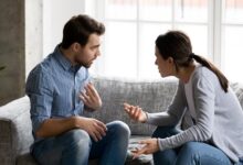 السنة الأولى في الزواج هي فترة بناء تتطلب جهداً ومهارات، والنجاح فيها يمهد لعلاقة مستقرة وطويلة الأمد؛ فالاستقرار الزوجي هو بناء علاقة قوية