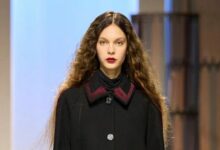 طريقة عمل الشعر كيرلي بدون حرارة.. أدوات التصفيف وضررها