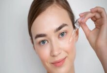  حيل طبيعية فعالة لبشرة مُشرقة. حيث تُشكّل الزيوت، والزبدة النباتيّة، والتلك...كنوزاً للبشرة في حال أدركنا كيفيّة استعمالها.