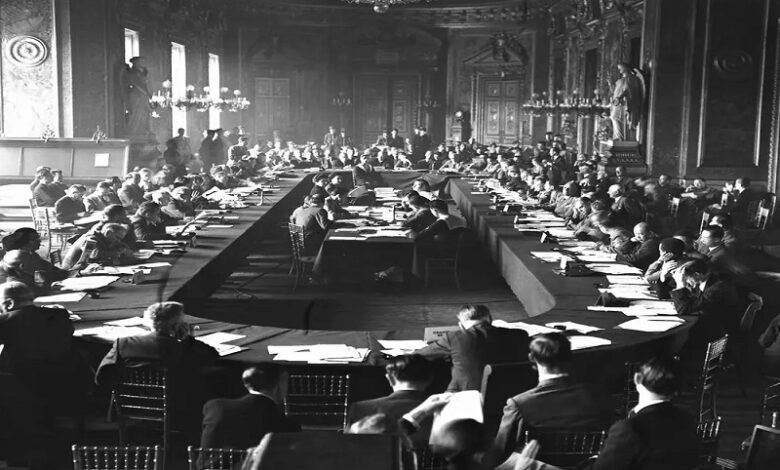 الحلفاء يعقدون مؤتمرًا لبحث محاكمات الحرب العالمية الثانية ويصدرون إعلان سانت جيمس.