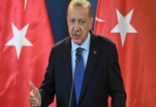 أشاد الرئيس التركي رجب طيب أردوغان، بصمود الفلسطينيين في قطاع غزة وعدم خضوعهم للظالم، مؤكدا أنهم “يشكلون بإيمانهم قدوة لجميع المسلمين”.