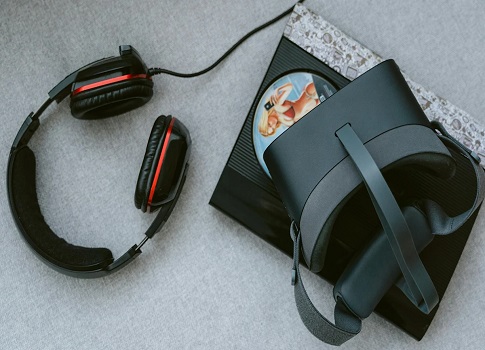 هل تشكّل سماعات الرأس خطراً صحياً خفياً؟