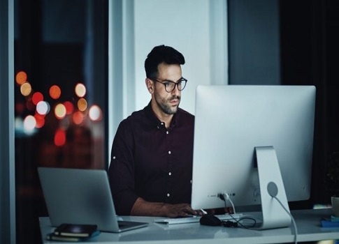 تطبيق جديد يساعد مستخدمي الكمبيوتر على الجلوس بشكل مستقيم أثناء استخدام الجهاز