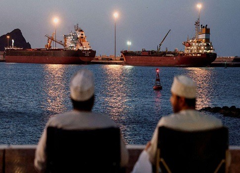 الحرب على إيران تضرب التجارة الدولية وتشل حركة الطيران والشحن