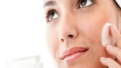 استطاعت عدة مكونات تجميلية نشطة، مثل الفيتامين C، والريتينول، والأحماض، أن تثبت فعاليتها في مجال في روتين العناية بالبشرة 