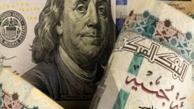 الدولار يتجاوز 52 جنيهاً في مصر مع تصاعد التوترات الجيوسياسية وخروج المستثمرين الأجانب