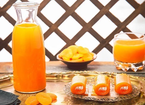 رمضان شهرٌ مميّز يجمع بين العبادة والصحة، ويتيح فرصةً لإعادة ضبط العادات الغذائية وتحسين نمط الحياة. ومع طول ساعات الصيام؛