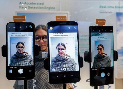 الصوت والصورة في يد الذكاء الاصطناعي ببعض دولارات!