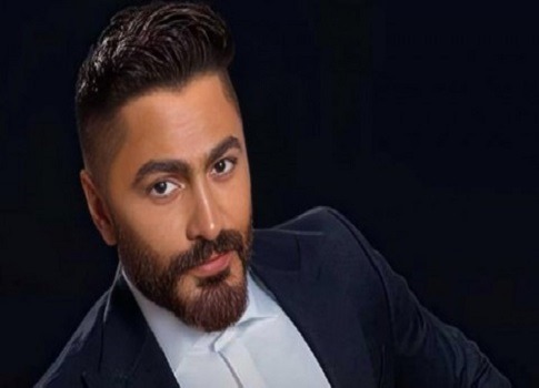 أعاد النجم تامر حسني تقديم واحدة من أشهر أغانيه، «يا بنت الإيه»، عبر نسخة معاصرة تعتمد على تقنيات الذكاء الاصطناعي