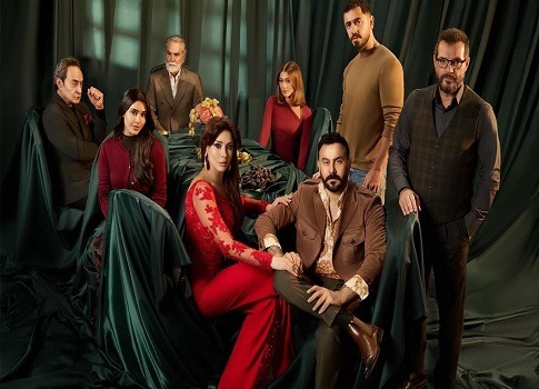 حين يفشل النص ..في لحظة من مشاهدة أي عمل درامي ضعيف، يشعر المتلقي بأنه يُخدع بلطف. ليس لأن العمل جيد، بل لأن هناك ممثلًا ما ينجح في إقناعه