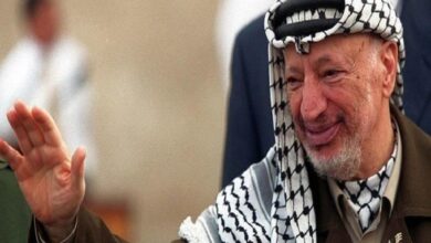 تنصيب ياسر عرفات رئيسًا لدولة فلسطين.