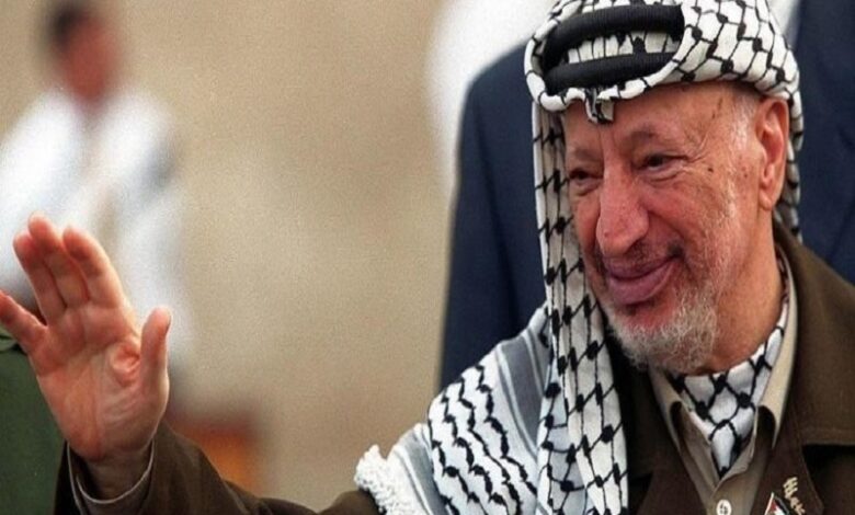 تنصيب ياسر عرفات رئيسًا لدولة فلسطين.