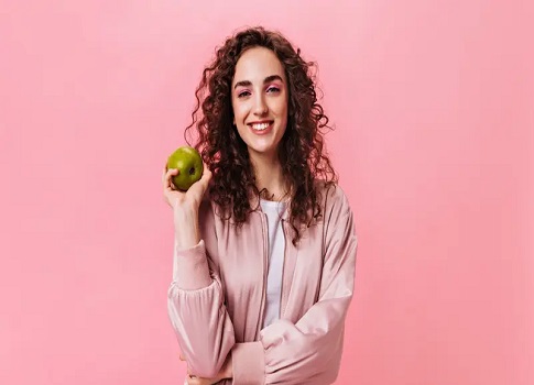 يشهد الطب التجميلي تطورات مُتسارعة في إطار تقديم حلول لمعالجة و لتأخير التجاعيد وترهّل البشرة، ولكن عامل الوقاية يلعب أيضاً