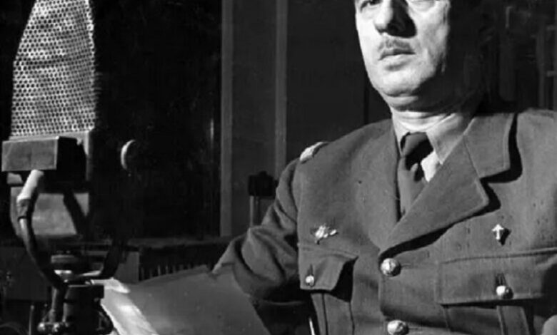 الجنرال شارل ديغول يخاطب الشعب الفرنسي من راديو لندن وذلك بعد الاحتلال الألماني لفرنسا.