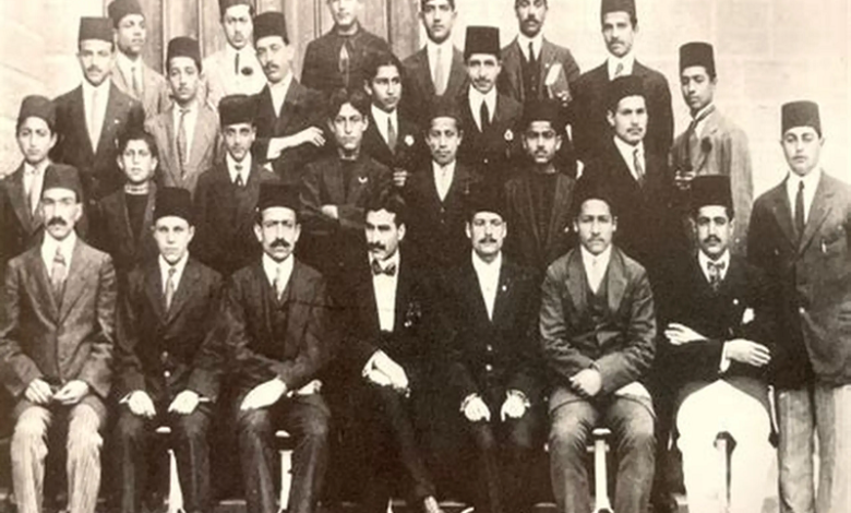 انعقاد الجلسة الأولى للمؤتمر السوري العام في دمشق وانتخاب هاشم الأتاسي رئيساً له. ضم المؤتمر ممثلين عن مختلف مناطق سوريا الكبرى.