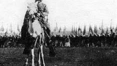 اندلاع الثورة السورية الكبرى بقيادة سلطان الأطرش ضد سلطة الانتداب الفرنسي.