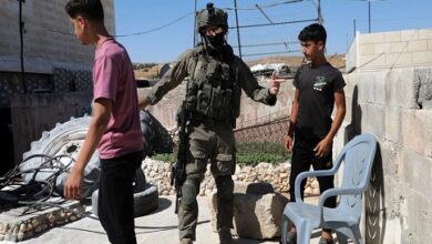 قتل أربعة فلسطينيين وإسرائيلي واحد في اشتباك جراء تفاقم أعمال العنف التي يقوم بها المستوطنون ضد الفلسطينيين في الضفة الغربية المحتلة،